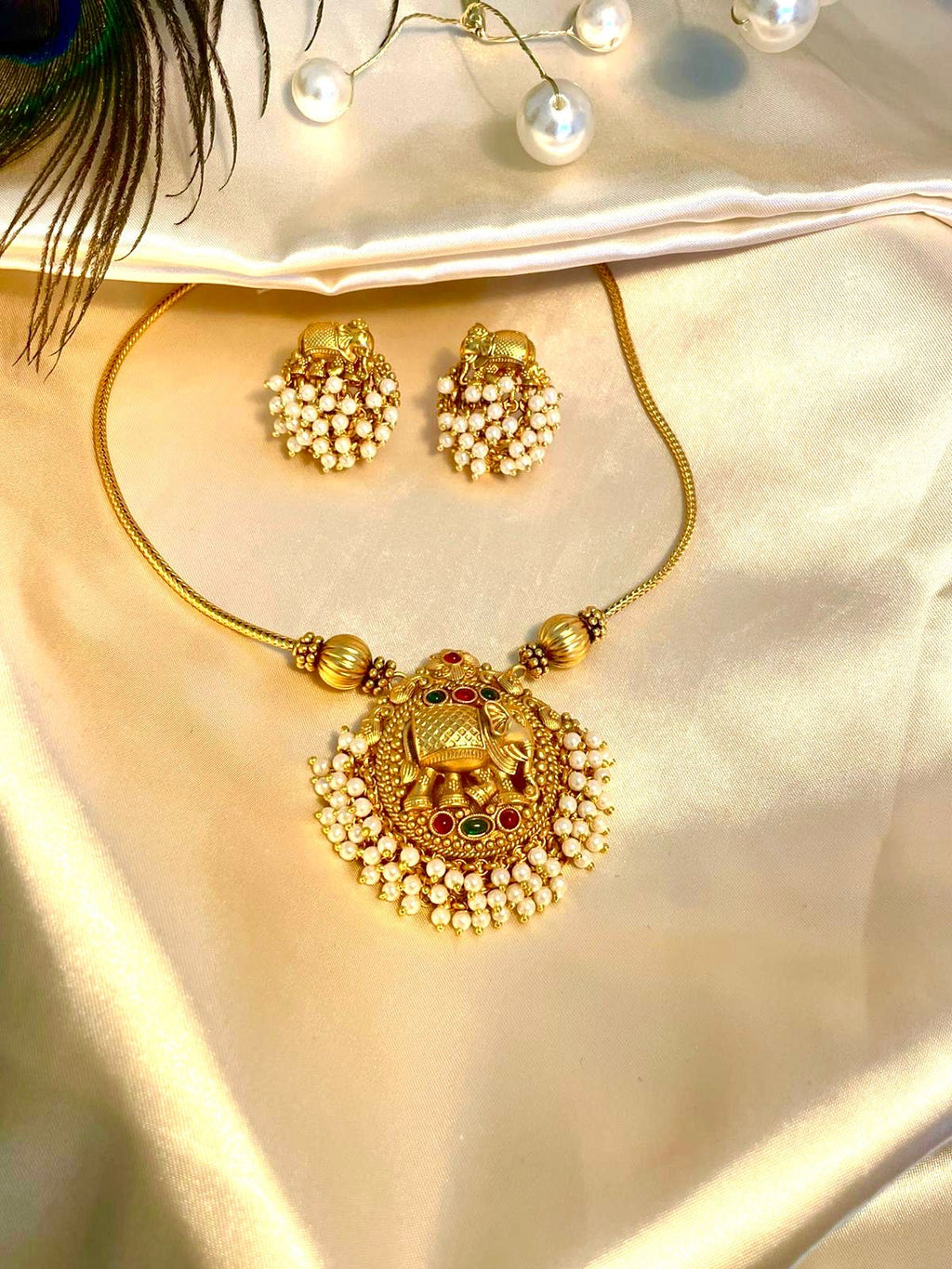 Temple Style - Elephant Round White/Gold Pearl Chain Pendant Set