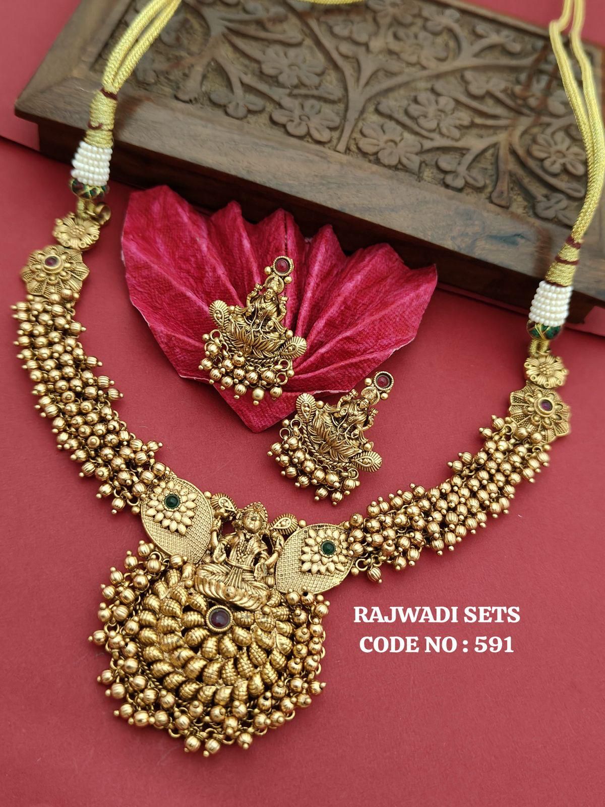 Mahalaxmi Rajwadi Set