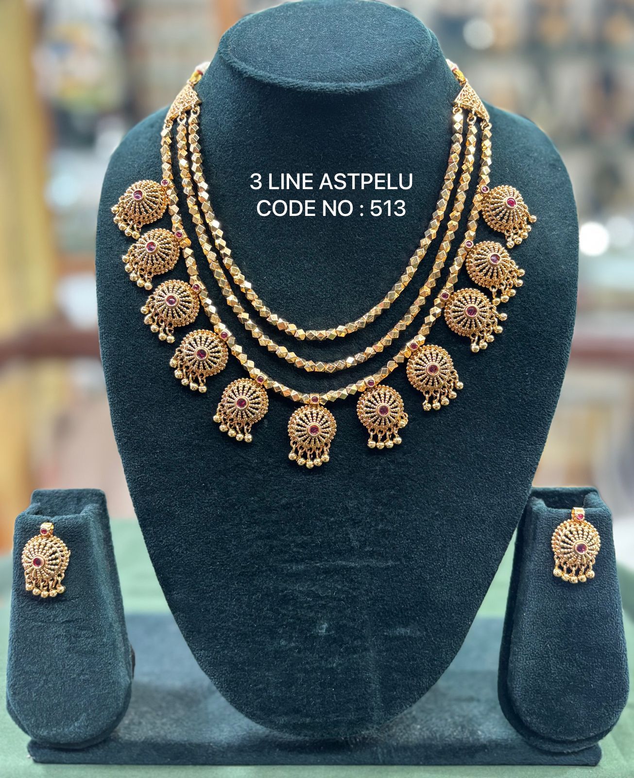 3 line Astpelu Necklace Set