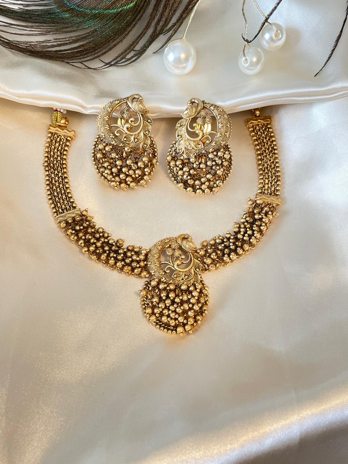 Elegant Peacock Pearl Necklace Set with Gold Detailing
