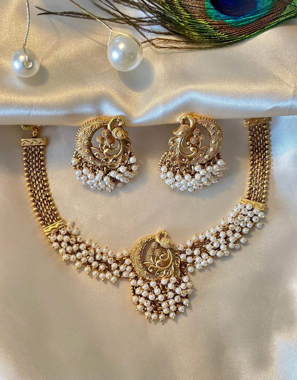 Elegant Peacock Pearl Necklace Set with Gold Detailing